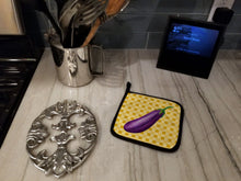 Load image into Gallery viewer, Eggplant on Basketweave Pot Holders - Set of 2 - Heat-Resistant Kitchen Essentials BB7200PTHD