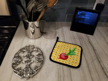Load image into Gallery viewer, Radish on Basketweave Pot Holders - Set of 2 - Heat-Resistant Kitchen Essentials BB7210PTHD