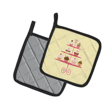 Load image into Gallery viewer, 3 Tier Cupcakes on Yellow Pot Holders - Set of 2 - Heat-Resistant Kitchen Essentials BB7289PTHD
