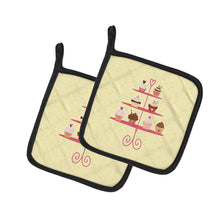 Load image into Gallery viewer, 3 Tier Cupcakes on Yellow Pot Holders - Set of 2 - Heat-Resistant Kitchen Essentials BB7289PTHD