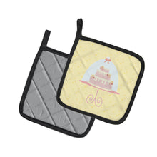 Load image into Gallery viewer, 3 Tier Cake on Yellow Pot Holders - Set of 2 - Heat-Resistant Kitchen Essentials BB7291PTHD