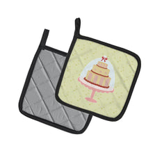 Load image into Gallery viewer, Decorated Cake on Green Pot Holders - Set of 2 - Heat-Resistant Kitchen Essentials BB7305PTHD