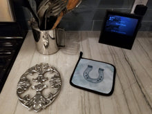 Load image into Gallery viewer, Horseshoe Watercolor Pot Holders - Set of 2 - Heat-Resistant Kitchen Essentials BB7370PTHD