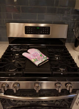 Load image into Gallery viewer, Rose Garden Oven Mitt BB7447OVMT