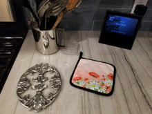 Load image into Gallery viewer, Poppies and Chamomiles Pot Holders - Set of 2 - Heat-Resistant Kitchen Essentials BB7448PTHD