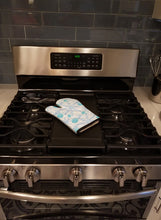 Load image into Gallery viewer, Winter Snowflakes on White Oven Mitt BB7487OVMT