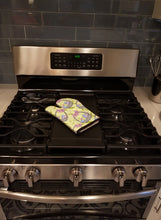 Load image into Gallery viewer, Easter Basket and Eggs Oven Mitt BB7490OVMT