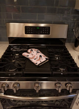 Load image into Gallery viewer, Watercolor Fashion Diva Shoes Oven Mitt BB7504OVMT