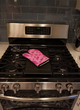 Load image into Gallery viewer, Watercolor Love and Hearts Oven Mitt BB7550OVMT