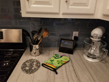 Load image into Gallery viewer, Watercolor St Patrick's Day Lucky Leprechan Oven Mitt BB7560OVMT