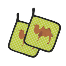 Load image into Gallery viewer, Bactrian Camel Green Pot Holders - Set of 2 - Heat-Resistant Kitchen Essentials BB7644PTHD