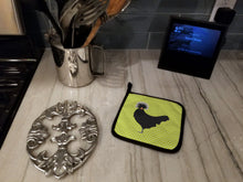 Load image into Gallery viewer, Polish Poland Chicken Green Pot Holders - Set of 2 - Heat-Resistant Kitchen Essentials BB7660PTHD
