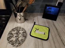 Load image into Gallery viewer, California White Rabbit Green Pot Holders - Set of 2 - Heat-Resistant Kitchen Essentials BB7793PTHD