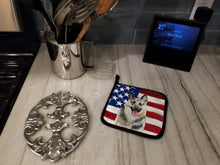 Load image into Gallery viewer, East-European Shepherd Patriotic Pot Holders - Set of 2 - Heat-Resistant Kitchen Essentials BB9649PTHD