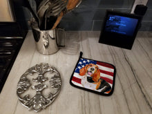 Load image into Gallery viewer, Basset Hound Patriotic Pot Holders - Set of 2 - Heat-Resistant Kitchen Essentials BB9704PTHD