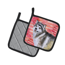 Load image into Gallery viewer, Alaskan Malamute Love Pot Holders - Set of 2 - Heat-Resistant Kitchen Essentials BB9725PTHD