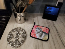 Load image into Gallery viewer, Alaskan Malamute Love Pot Holders - Set of 2 - Heat-Resistant Kitchen Essentials BB9725PTHD