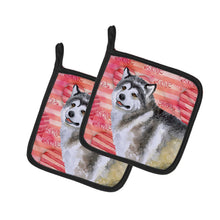 Load image into Gallery viewer, Alaskan Malamute Love Pot Holders - Set of 2 - Heat-Resistant Kitchen Essentials BB9725PTHD