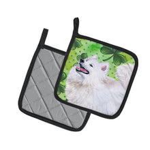 Load image into Gallery viewer, Samoyed St Patrick's Pot Holders - Set of 2 - Heat-Resistant Kitchen Essentials BB9865PTHD