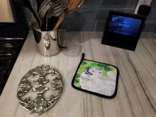 Load image into Gallery viewer, Samoyed St Patrick's Pot Holders - Set of 2 - Heat-Resistant Kitchen Essentials BB9865PTHD
