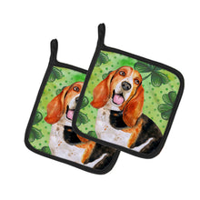 Load image into Gallery viewer, Basset Hound St Patrick's Pot Holders - Set of 2 - Heat-Resistant Kitchen Essentials BB9878PTHD
