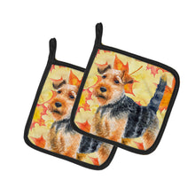 Load image into Gallery viewer, Welsh Terrier Fall Pot Holders - Set of 2 - Heat-Resistant Kitchen Essentials BB9961PTHD