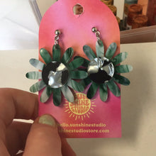 Load image into Gallery viewer, Colorful Flower Charms