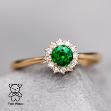 Load image into Gallery viewer, Beautiful Fire Emerald Halo Diamond Engagement Wedding Ring in 18K Yellow Gold