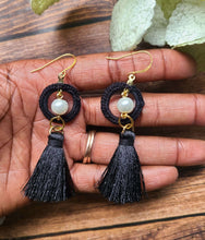 Load image into Gallery viewer, Single Pearl Tassels