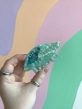 Load image into Gallery viewer, Conch Hair Claw