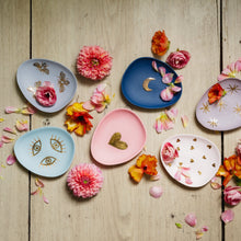 Load image into Gallery viewer, Star porcelain ring dish, lilac