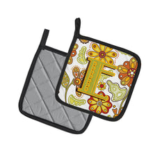 Load image into Gallery viewer, Letter E Floral Mustard and Green Pot Holders - Set of 2 - Heat-Resistant Kitchen Essentials CJ2003-EPTHD