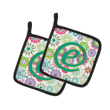 Load image into Gallery viewer, Letter E Flowers Pink Teal Green Initial Pot Holders - Set of 2 - Heat-Resistant Kitchen Essentials CJ2011-EPTHD