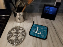 Load image into Gallery viewer, Letter L Sea Doodles Initial Alphabet Pot Holders - Set of 2 - Heat-Resistant Kitchen Essentials CJ2014-LPTHD