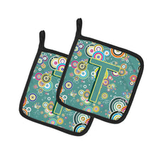 Load image into Gallery viewer, Letter T Circle Circle Teal Initial Alphabet Pot Holders - Set of 2 - Heat-Resistant Kitchen Essentials CJ2015-TPTHD