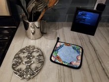 Load image into Gallery viewer, Feathers Pot Holders - Set of 2 - Heat-Resistant Kitchen Essentials