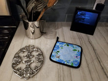 Load image into Gallery viewer, Blue Dahlias Pot Holders - Set of 2 - Heat-Resistant Kitchen Essentials