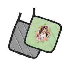 Load image into Gallery viewer, Brown Parti Cocker Spaniel Green Flowers Pot Holders - Set of 2 - Heat-Resistant Kitchen Essentials CK4412PTHD