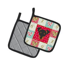 Load image into Gallery viewer, Manchester Toy Terrier Love Pot Holders - Set of 2 - Heat-Resistant Kitchen Essentials CK5218PTHD