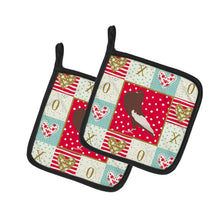 Load image into Gallery viewer, English Pouter Pigeon Love Pot Holders - Set of 2 - Heat-Resistant Kitchen Essentials CK5381PTHD