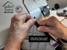 Load image into Gallery viewer, Teddy Guinea Pig Love Pot Holders - Set of 2 - Heat-Resistant Kitchen Essentials CK5436PTHD