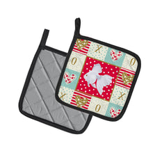Load image into Gallery viewer, Ryukin Goldfish Love Pot Holders - Set of 2 - Heat-Resistant Kitchen Essentials CK5477PTHD