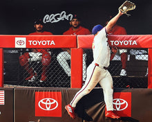 Load image into Gallery viewer, Cal Stevenson Robs the Mets Philadelphia Phillies Autographed 11" x 14" Baseball Photo