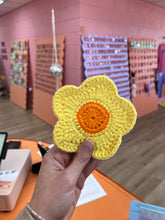 Load image into Gallery viewer, Crochet Daisy Coasters