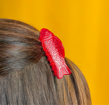 Load image into Gallery viewer, Sweetish Fish Hair Claw Cherry