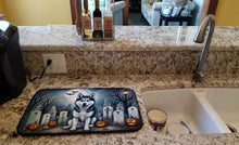 Load image into Gallery viewer, Siberian Husky Spooky Halloween Dish Drying Mat