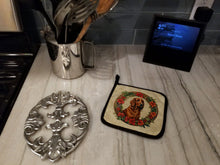 Load image into Gallery viewer, Irish Setter Christmas Flowers Pot Holders - Set of 2 Decorative Kitchen Helpers | Made in the USA