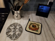 Load image into Gallery viewer, Leonberger Christmas Flowers Pot Holders - Set of 2 Decorative Kitchen Helpers | Made in the USA