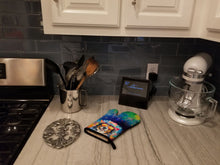 Load image into Gallery viewer, Bernese Mountain Dog Hippie Dawg Oven Mitt
