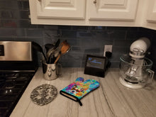 Load image into Gallery viewer, Boxer Hippie Dawg Oven Mitt